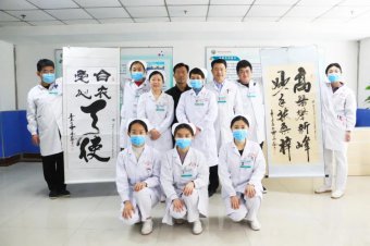 “高醫攀新峰 妙手扶桑梓”——一位患者為泌尿外科全體醫務人員送來感謝書法作品